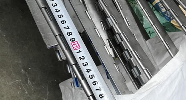 長(zhǎng)度3米的不銹鋼長(zhǎng)合頁(yè)順利完成,東莞廣有五金廠專業(yè)制造東莞合頁(yè)，東莞鉸鏈