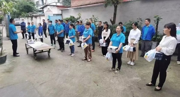 致敬勞動(dòng)者，感悟勞動(dòng)的意義|廣有五金&東莞合頁(yè)