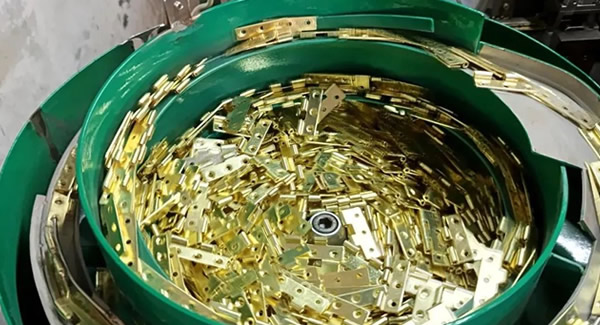 探秘合頁(yè)組裝自動(dòng)化，小零件背后的大科技 |廣有五金&東莞合頁(yè)?