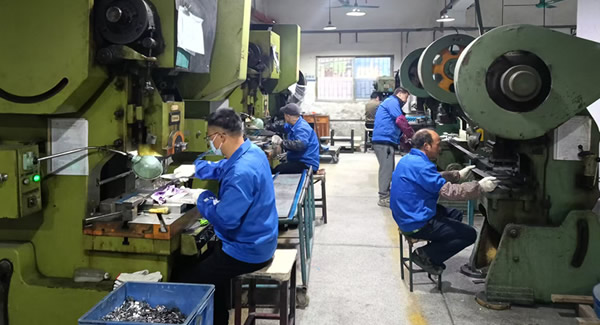 廣有五金火了！阿里實拍揭秘：好合頁是這樣造出來的|廣有五金&東莞合頁?